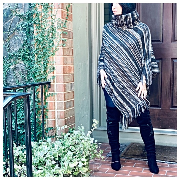 ✨LAST ONE ✨Beautiful multi print poncho - Picture 5 of 8